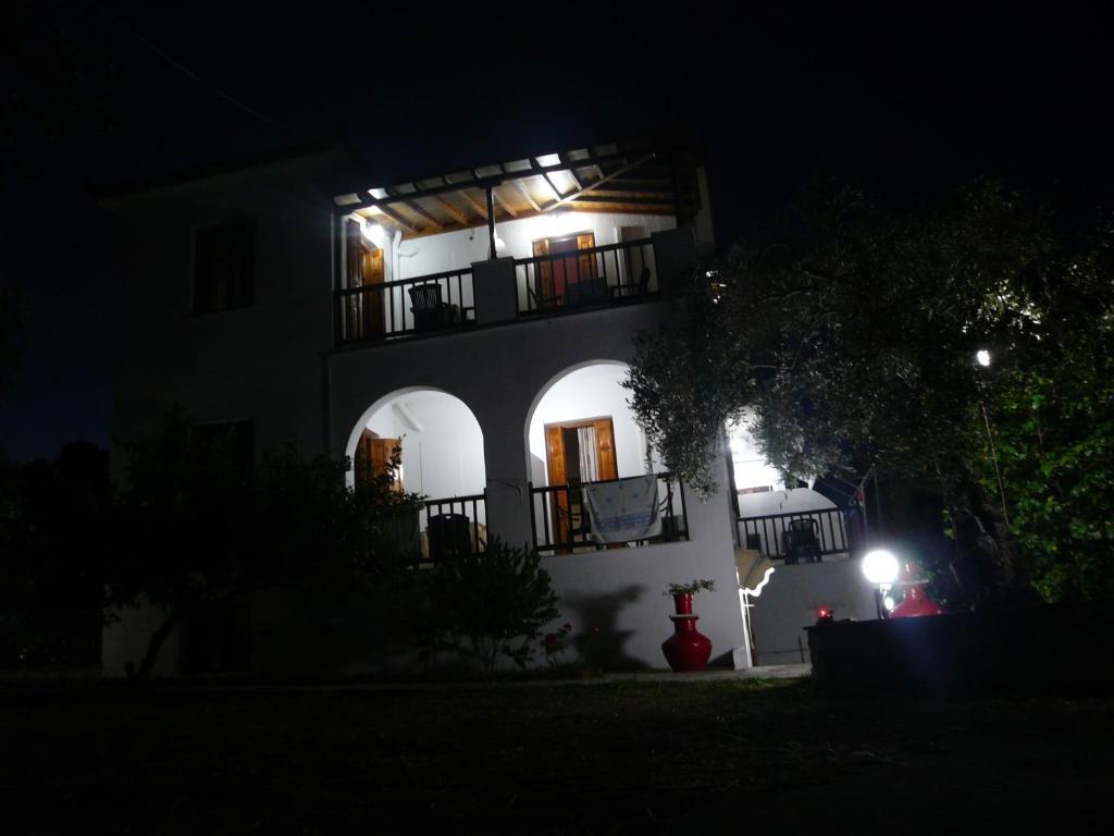 Liossis Rooms & Apartments سكوبيلوس تاون المظهر الخارجي الصورة